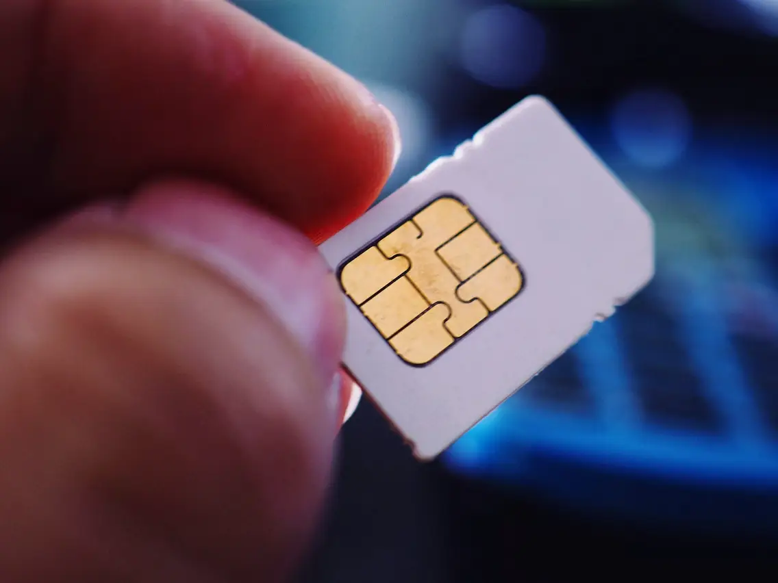 Как найти SIM-карту в мобильном телефоне